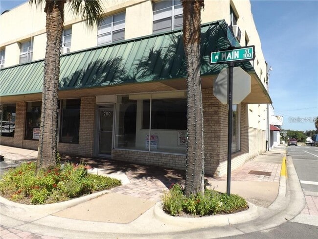 property at 206 W Main St