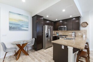 327 Newbury Vista Ln in Thousand Oaks, CA - Building Photo