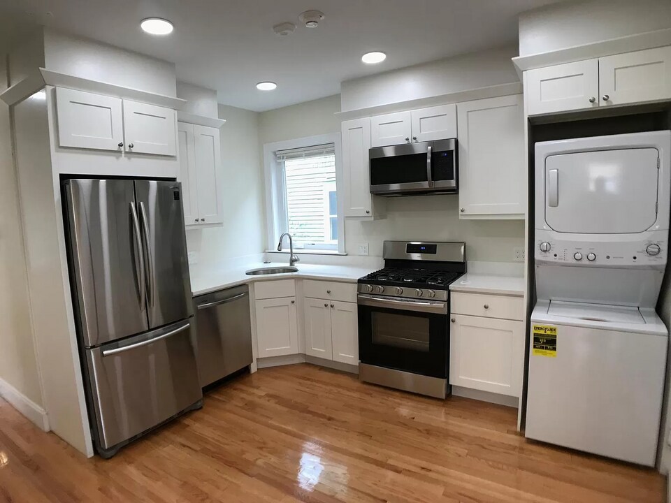 327 Highland Ave, Unit 1 in Somerville, MA - Building Photo