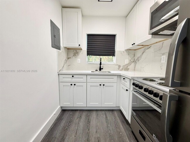 1845 Dixieana St in Hollywood, FL - Building Photo - Building Photo