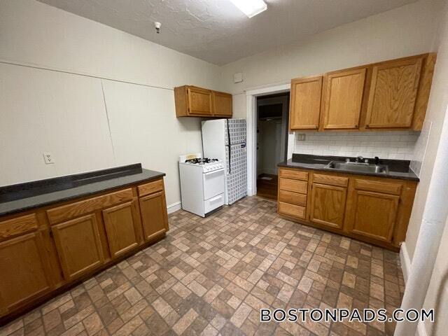 1820 Commonwealth Ave in Boston, MA - Building Photo - Building Photo