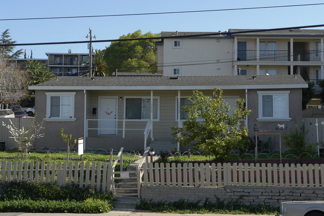 16460-16462 Foothill Blvd in San Leandro, CA - Building Photo - Building Photo