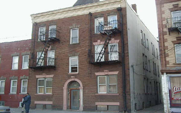 75 Myrtle Ave in Passaic, NJ - Building Photo