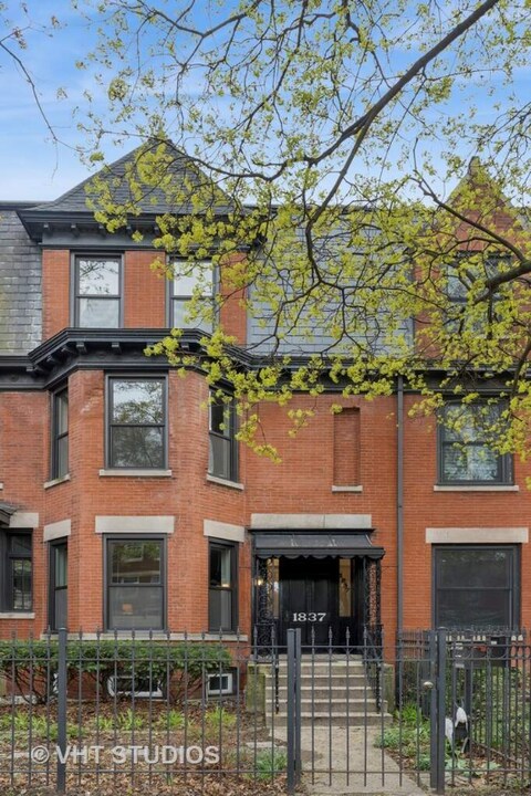 1837 W Eddy St in Chicago, IL - Building Photo
