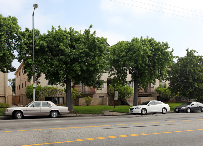 15119-15125 Burbank Blvd in Van Nuys, CA - Building Photo - Building Photo