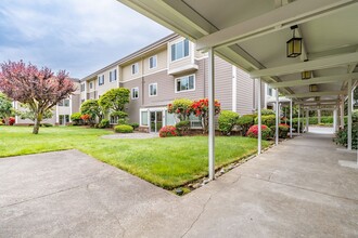 Crossroads Garden Apartments in Bellevue, WA - Foto de edificio - Building Photo