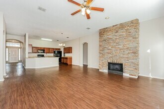 216 Quail Meadows Ln in Arlington, TX - Foto de edificio - Building Photo