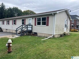 6 Eley St in Nazareth, PA - Building Photo