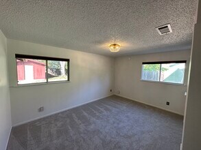 412 Thistlewood Dr in Austin, TX - Building Photo - Building Photo