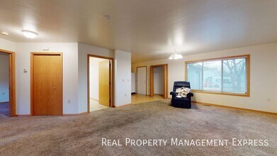 2 Bed 1 Bath Twin Home in Sioux Falls, SD - Building Photo - Building Photo