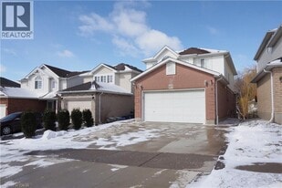 67 Hollyridge Crescent in Kitchener, ON - Building Photo