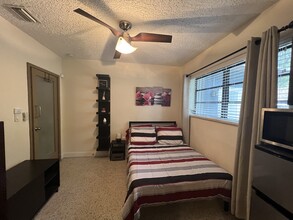 900 NE 85th St in Miami, FL - Building Photo - Building Photo