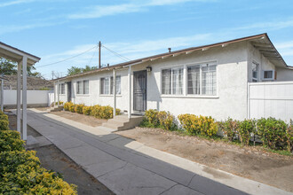 11966 Saticoy St in North Hollywood, CA - Building Photo - Building Photo