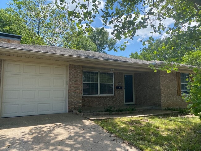 2325 Diana Dr
