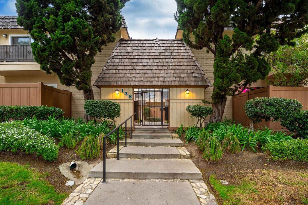 138 S Bryn Mawr St in Ventura, CA - Building Photo