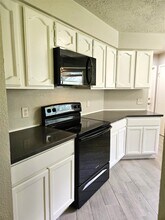 17135 Hewing Dr in Friendswood, TX - Building Photo - Building Photo