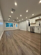 9422 SW 51st St in Cooper City, FL - Foto de edificio - Building Photo