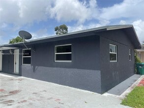 3338 NW 34th St in Miami, FL - Building Photo - Building Photo