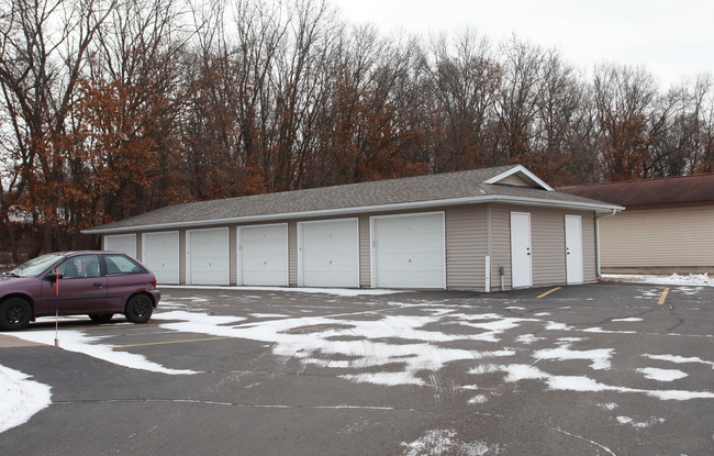 208 Bowman Ln in Menomonie, WI - Building Photo - Building Photo