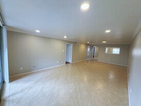2210 Dorrington St in Houston, TX - Building Photo