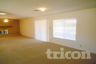 823 W Juanita Cir in Mesa, AZ - Foto de edificio - Building Photo