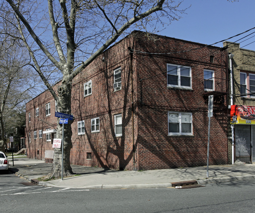 811 Stuyvesant Ave in Irvington, NJ - Building Photo