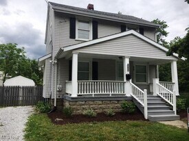 583 Victoria Ave in Akron, OH - Building Photo