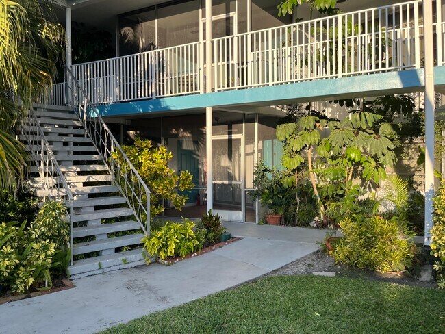 2748 NE 28th Ave in Lighthouse Point, FL - Building Photo - Building Photo