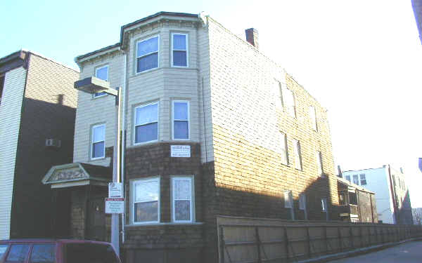 113 Havre St in East Boston, MA - Building Photo