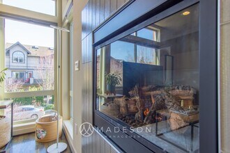 7447 4th Ave NE in Seattle, WA - Building Photo - Building Photo