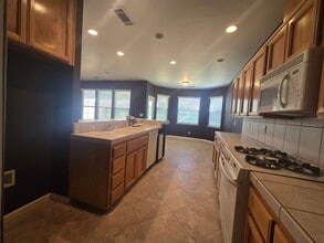 4722 W Nicholas Ct in Visalia, CA - Building Photo - Building Photo