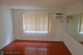 5881 NE 18th Ave in Fort Lauderdale, FL - Building Photo - Building Photo