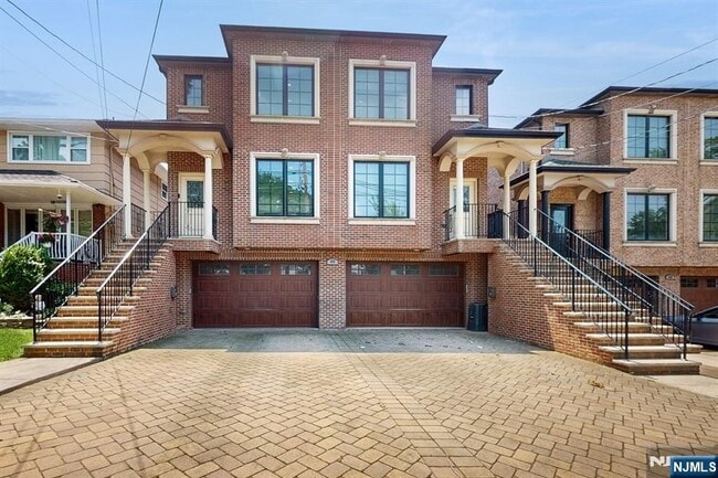 property at 48 E Homestead Ave