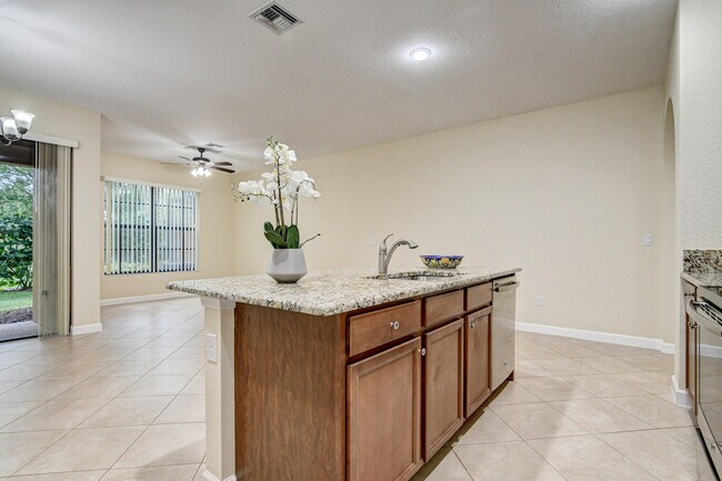 10366 Wellington Parc Dr in Wellington, FL - Building Photo - Building Photo