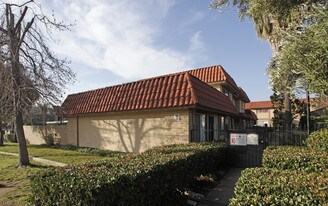 Kenwood Townhouses Apartments