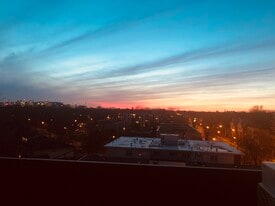 1605 Victoria Av in St-Lambert, QC - Building Photo