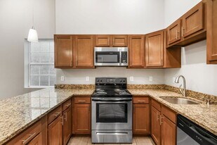 77 E 7th Ave in Columbus, OH - Building Photo