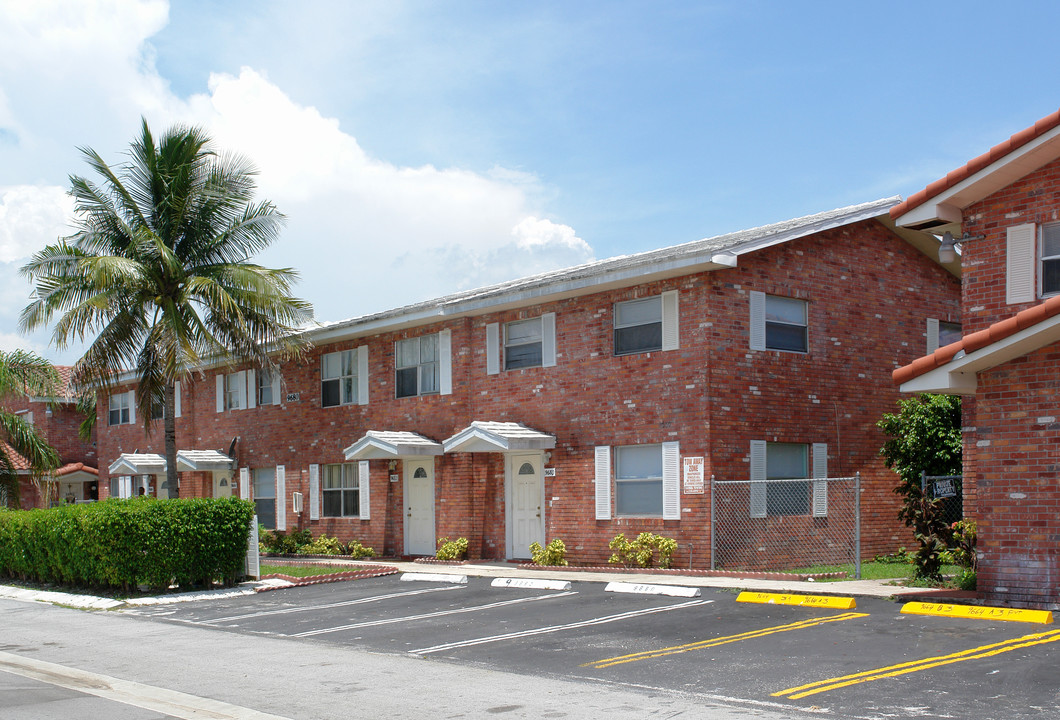 9680 NW 35th St in Coral Springs, FL - Building Photo