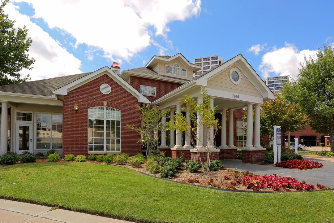 Renaissance Uptown in Tulsa, OK - Foto de edificio