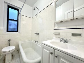 15 Magaw Pl in New York, NY - Foto de edificio - Building Photo