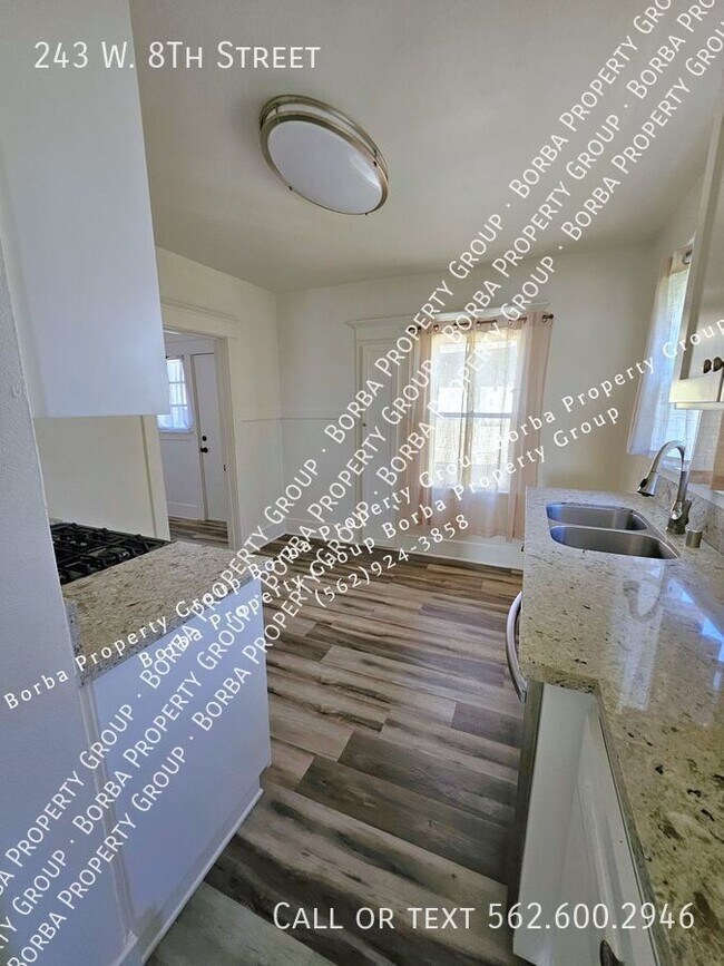 243 W 8th St in Long Beach, CA - Building Photo - Building Photo
