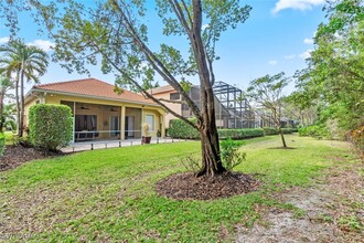 6051 Shallows Way in Naples, FL - Foto de edificio - Building Photo