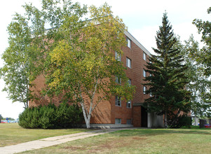 Ross Hall in Superior, WI - Building Photo - Building Photo