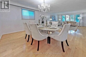 117 Clansman Blvd. in Toronto, ON - Building Photo - Building Photo