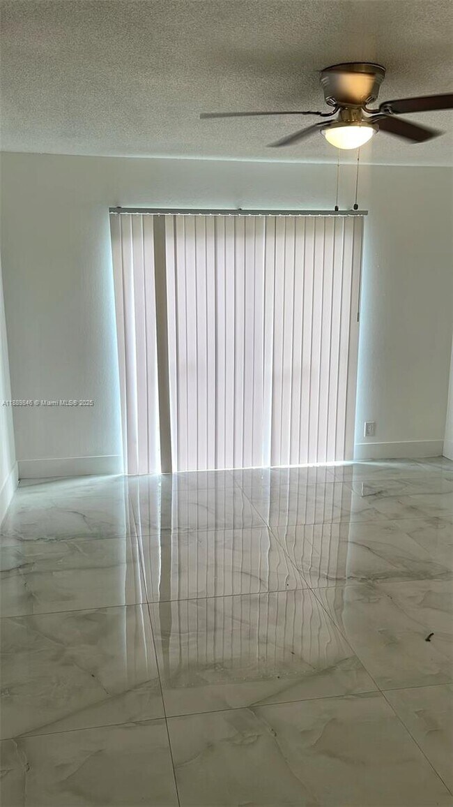 18111 NW 68th Ave in Hialeah, FL - Building Photo - Building Photo