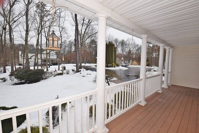 396 Eastport Manor Rd in Manorville, NY - Building Photo - Building Photo