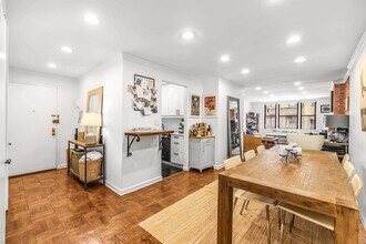 250 W 15th St in New York, NY - Building Photo - Building Photo