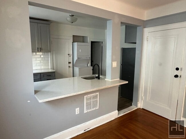 59 PLACE in Queens, NY - Foto de edificio - Building Photo