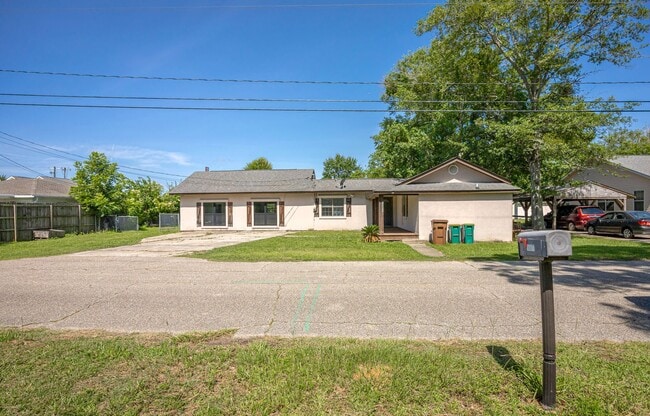 10077 Church Ave in D'Iberville, MS - Building Photo - Building Photo