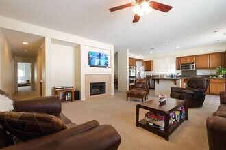 2207 Rockrose St in Palmdale, CA - Building Photo - Building Photo